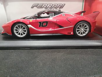 Ferrari Fxx K in scala 1-18 Burago