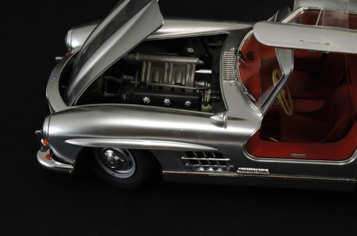 Mercedes Benz 300SL Gullwing in scala 1-16