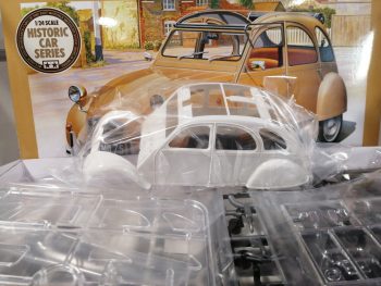 Tamiya 1-24 Citroen 2CV