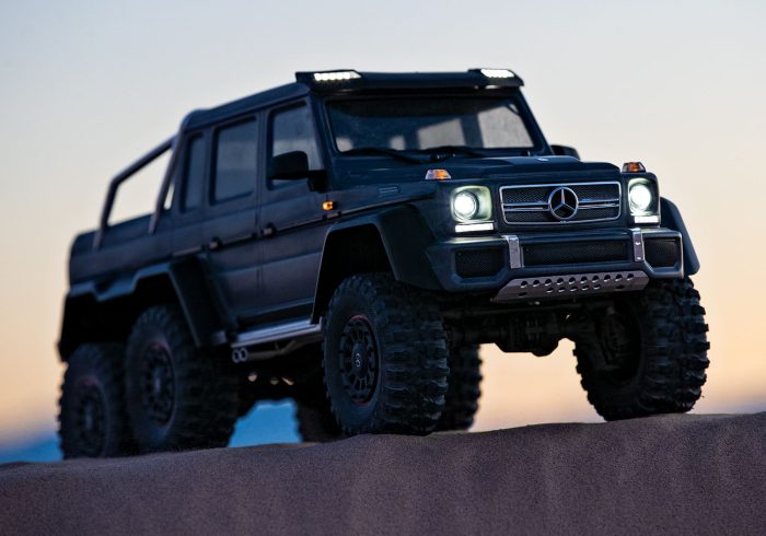 TRX-6 Mercedes-Benz G 63 AMG 6x6 Trail Crawler con Kit Luci-Nero