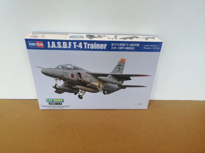 JASDF T-4 Trainer Aereo militare kit Hobby Boss 1-72