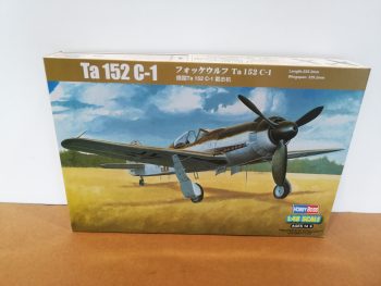 TA152 C-1 Aereo bombardiere kit 1-48 Hobby Boss