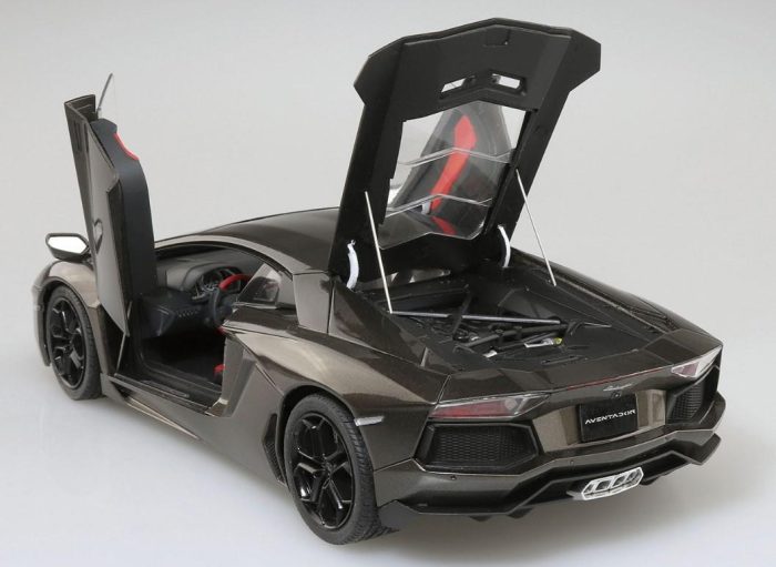 Lamborghini Aventador LP700-4 Kit 1-24 Aoshima