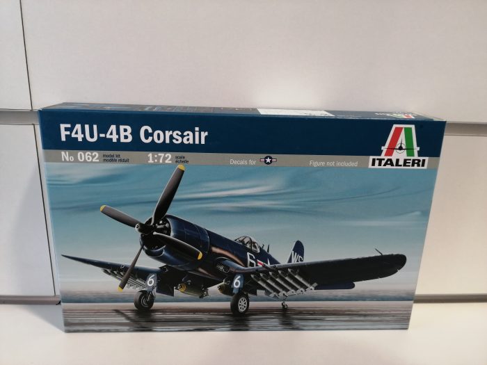 Corsair F-4 U4-B 1-72 kit Italeri