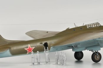 Stalin Petlyakov PE-8 On Art kit 1-72 Zvezda