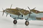 Stalin Petlyakov PE-8 On Art kit 1-72 Zvezda