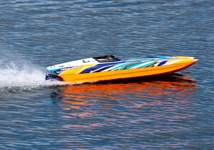 M41 WIDEBODY CATAMARANO Traxxas