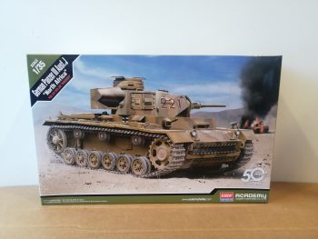 Panzer III Ausf J North Africa Carro armato 1-35 Academy