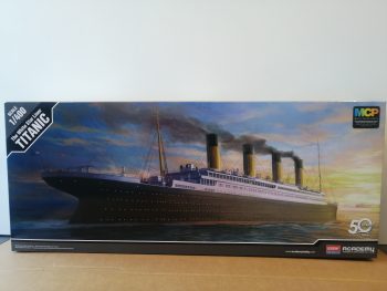 RMS Titanic 1-400