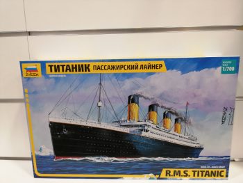 RMS Titanic kit 1-700 Zvezda