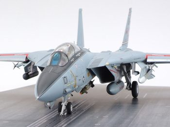 GRUMMAN F-14A TOMCAT con base di lancio Tamiya 1-48