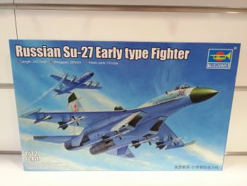 SU-27 Early Type Fighter caccai asovietico kit 1-72 Trupeter