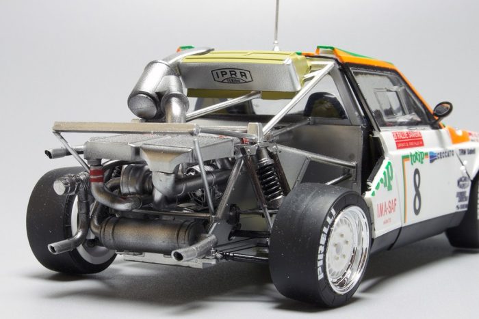 Lancia Delta S4 Sanremo Rally 86 kit 1-24 Beemax