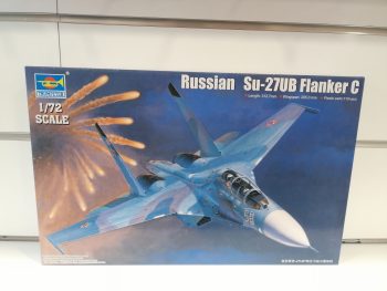 Su-27UB Flanker C caccia Sovietico 1-72 kit Trumpeter