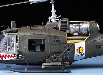 Us Army UH-1C Frog 1-35 Academy