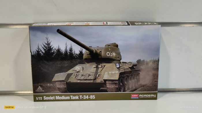 SOVIET MEDIUM TANK T-34-85 1-72 kit