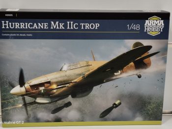 HURRICANE MK IIC TROP 1-48 arma hobby kit