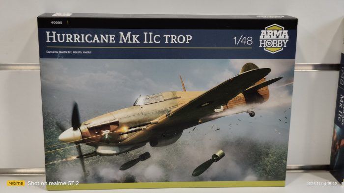 HURRICANE MK IIC TROP 1-48 arma hobby kit