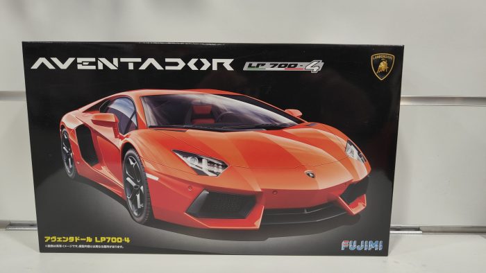 Lamborghini Aventador LP700-4 kit 1-24 Fujimi