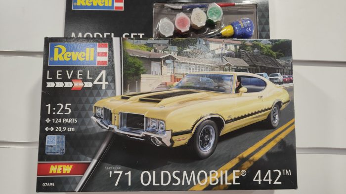 Oldsmobile 442 coupe 1971 1-24 Model set Revell