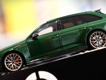 Modellino 1-18 audi RS4 diecast