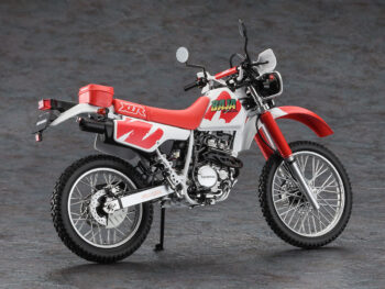 Honda XLR Baja MD22 1991 1/12 Hasegawa. Kit moto enduro dettagliato, versione Baja rally, ideale per modellisti e collezionisti.