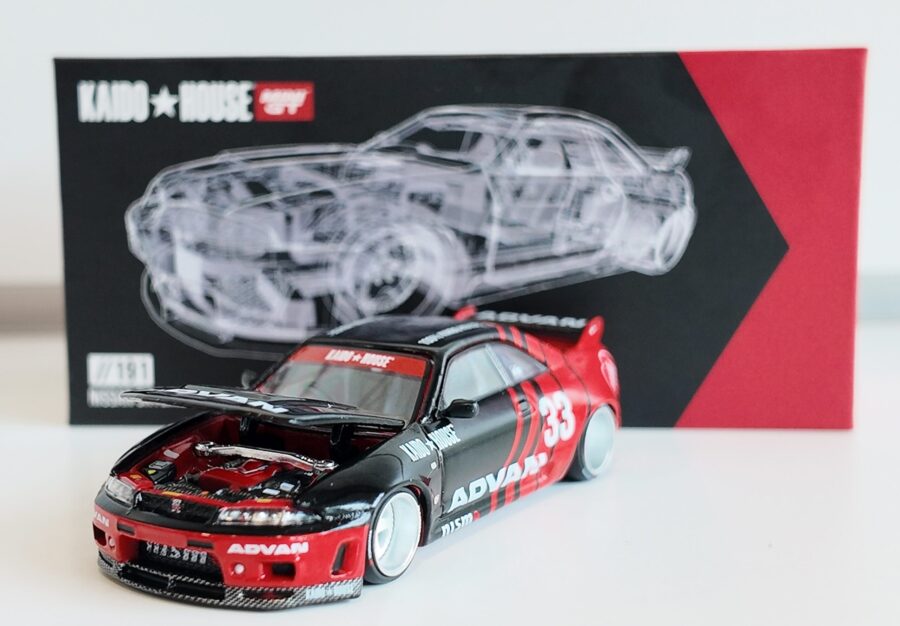 NISSAN SKYLINE GT-R R33 NISSAN SKYLINE GT-R R33 KAIDO WORKS ADVAN 1:64
