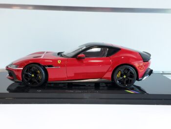 Ferrari 12 cilindri 1-18 Polistil diecast